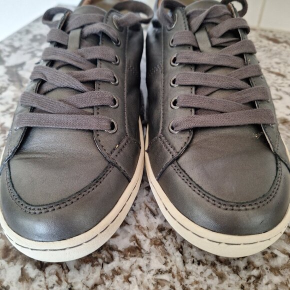 TAOS leather sneakers size 8M - Picture 2 of 9